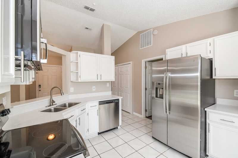 1,730/Mo, 8294 Sailmaker Ln Jacksonville, FL 32210 Kitchen View 2