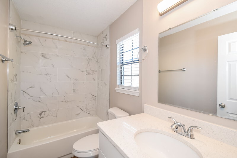 1,730/Mo, 8294 Sailmaker Ln Jacksonville, FL 32210 Main Bathroom View