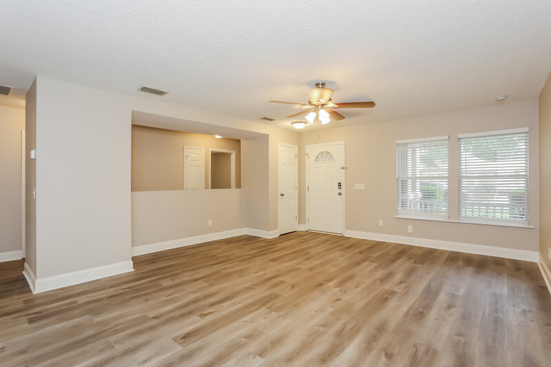 1,660/Mo, 7150 Beekman Lake Dr Jacksonville, FL 32222 Living Room View