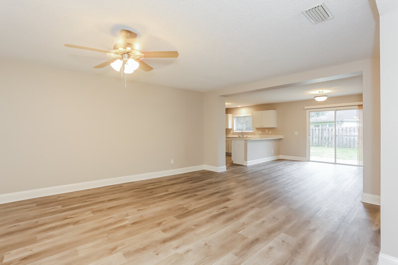 1,660/Mo, 7150 Beekman Lake Dr Jacksonville, FL 32222 Living Room View 3