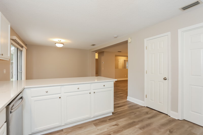 1,660/Mo, 7150 Beekman Lake Dr Jacksonville, FL 32222 Kitchen View 2