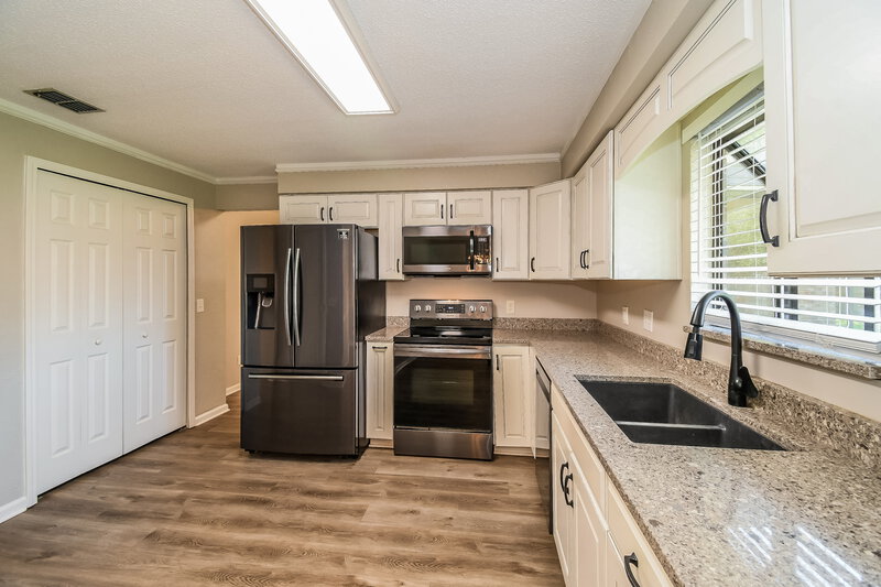 1,815/Mo, 2621 Grafton Dr Orange Park, FL 32065 Kitchen View 2