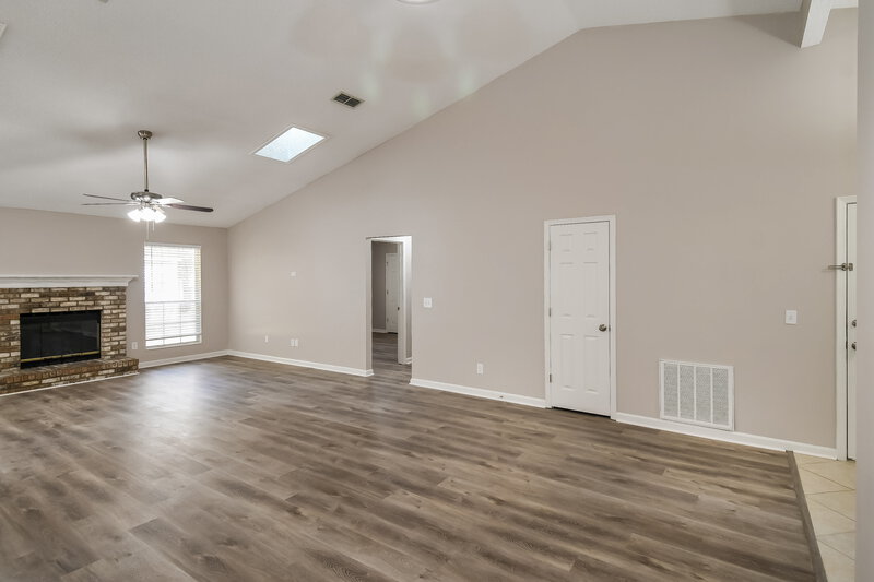2,085/Mo, 3893 Karissa Ann Pl E Jacksonville, FL 32223 Living Room View 2