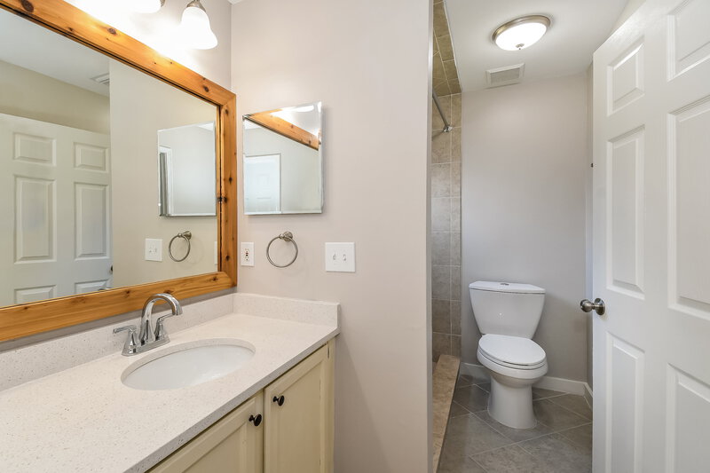 2,085/Mo, 3893 Karissa Ann Pl E Jacksonville, FL 32223 Main Bathroom View