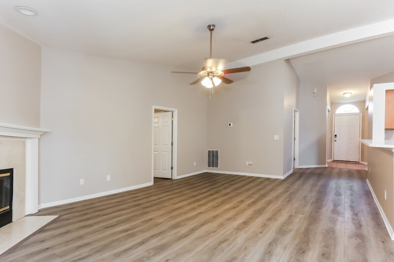 2,585/Mo, 11970 Canterwood Dr Jacksonville, FL 32246 Living Room View 3