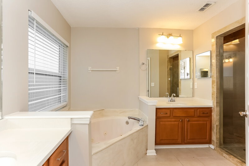 2,585/Mo, 11970 Canterwood Dr Jacksonville, FL 32246 Main Bathroom View