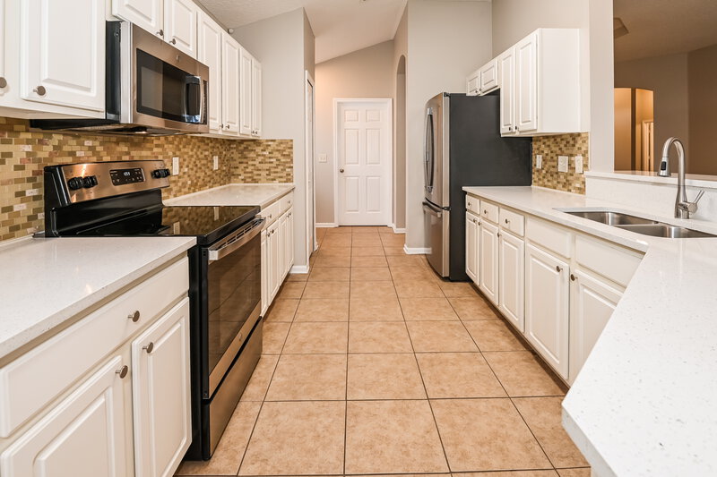2,560/Mo, 245 N Lake Cunningham Ave Saint Johns, FL 32259 Kitchen View