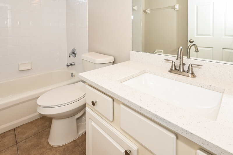 2,560/Mo, 245 N Lake Cunningham Ave Saint Johns, FL 32259 Bathroom View