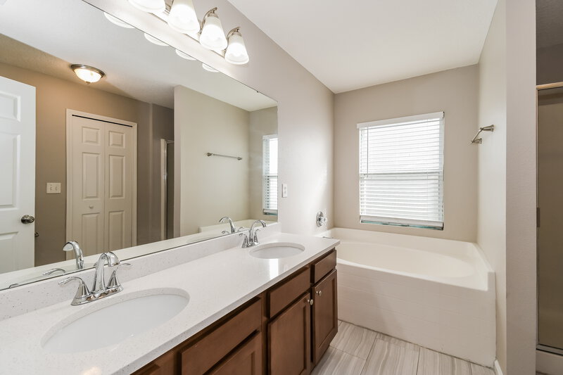 2,910/Mo, 10304 Normanwood Ct Jacksonville, FL 32221 Main Bathroom View