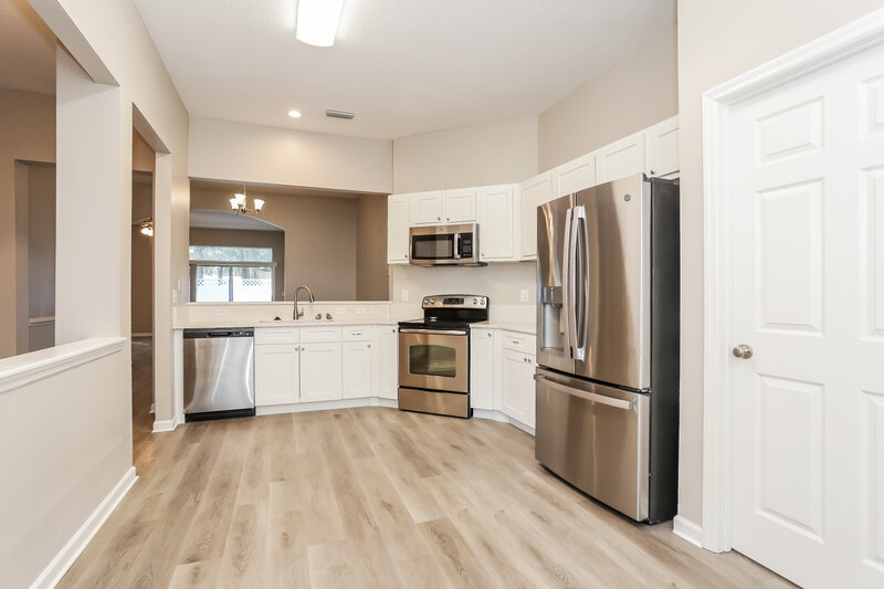 1,745/Mo, 10896 Campus Heights Ln Jacksonville, FL 32218 Kitchen View