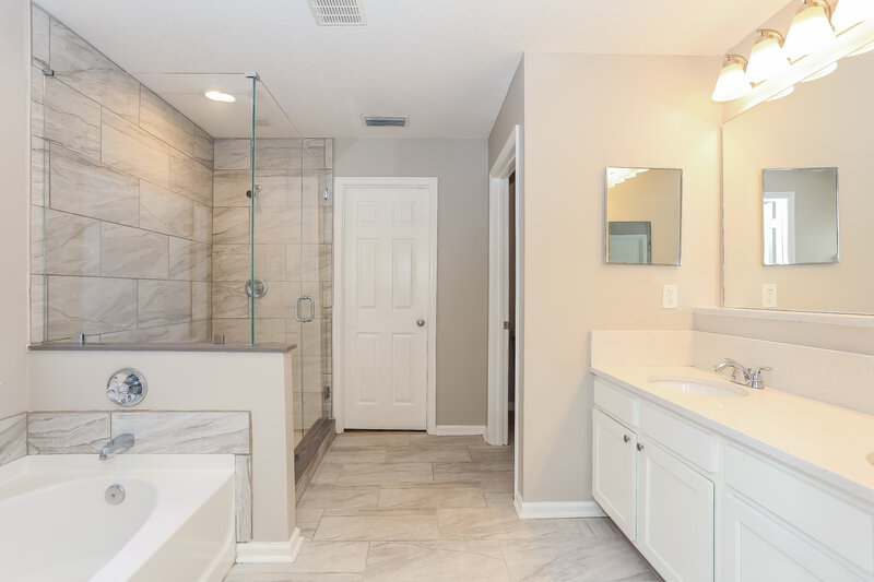 1,745/Mo, 10896 Campus Heights Ln Jacksonville, FL 32218 Main Bathroom View