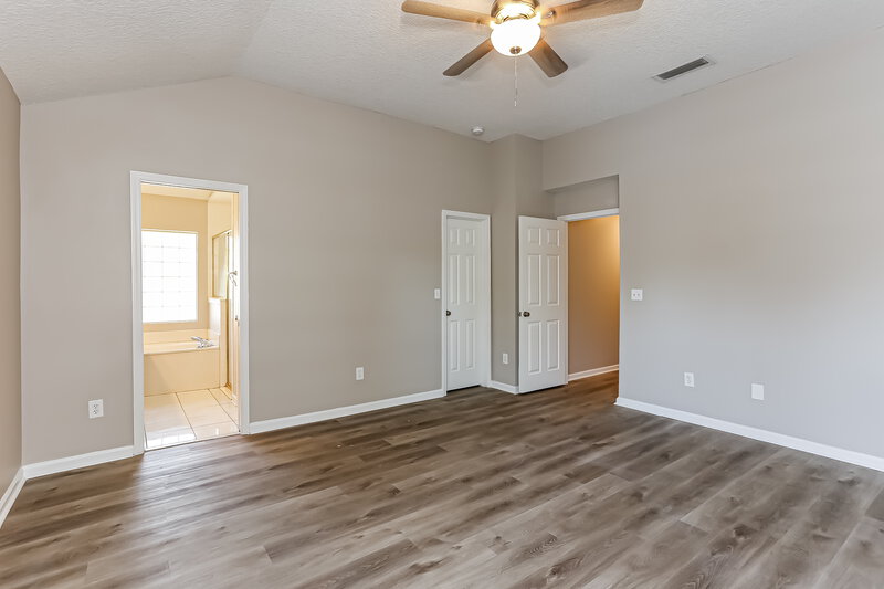 2,295/Mo, 5060 Cape Elizabeth Ct W Jacksonville, FL 32277 Main Bedroom View 2