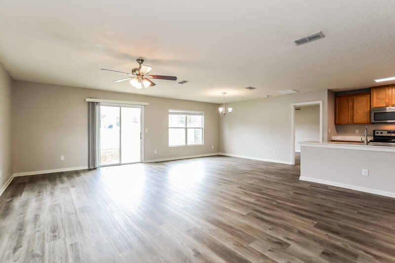 1,850/Mo, 3664 Summit Oaks Dr Green Cove Springs, FL 32043 Living Room View