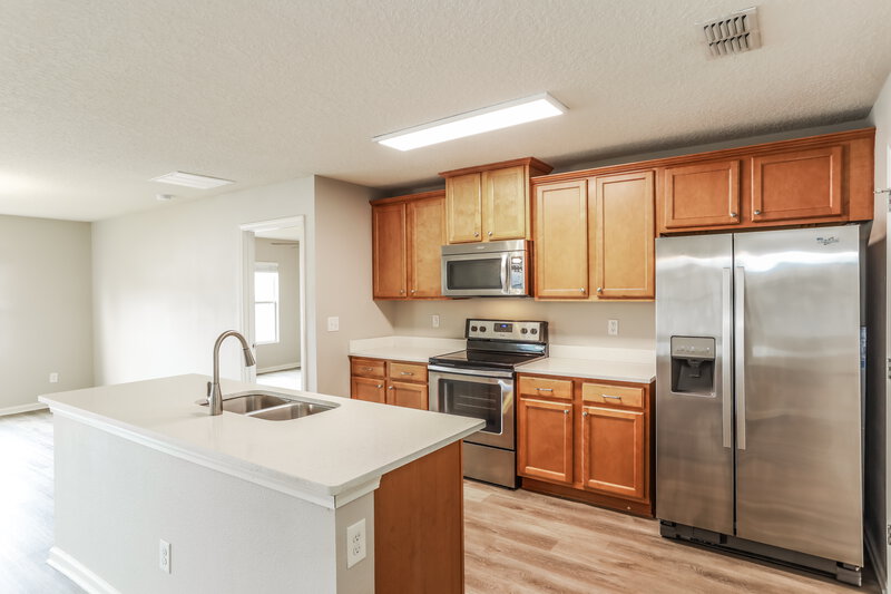 1,850/Mo, 3664 Summit Oaks Dr Green Cove Springs, FL 32043 Kitchen View 2