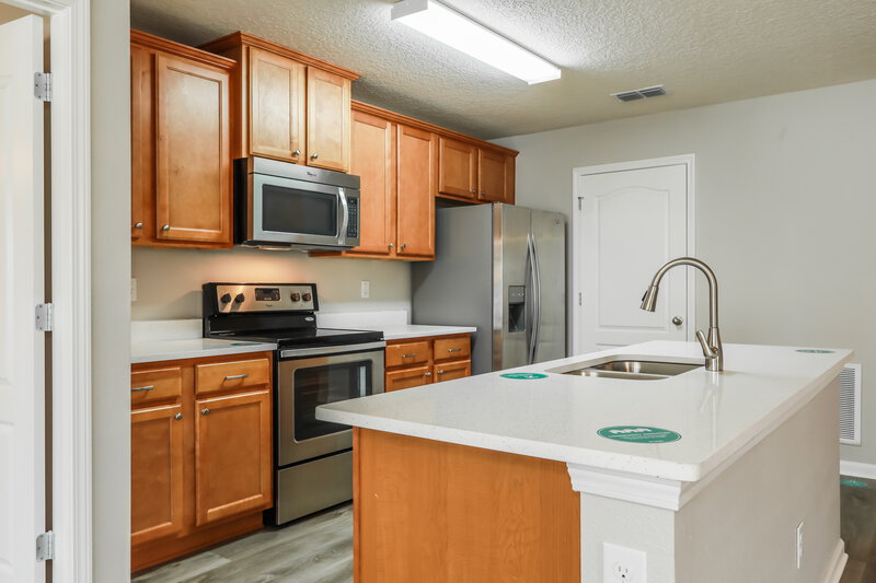 1,835/Mo, 3664 Summit Oaks Dr Green Cove Springs, FL 32043 Kitchen View 2