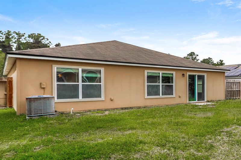 1,850/Mo, 3664 Summit Oaks Dr Green Cove Springs, FL 32043 Rear View