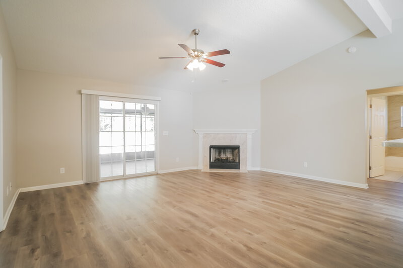 2,240/Mo, 7725 Fawn Lake Dr S Jacksonville, FL 32256 Living Room View