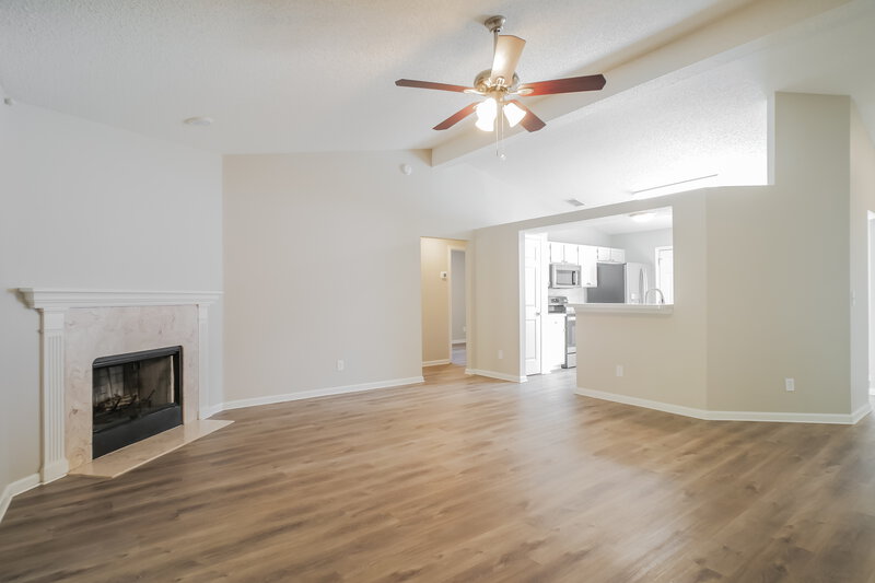 2,240/Mo, 7725 Fawn Lake Dr S Jacksonville, FL 32256 Living Room View 2