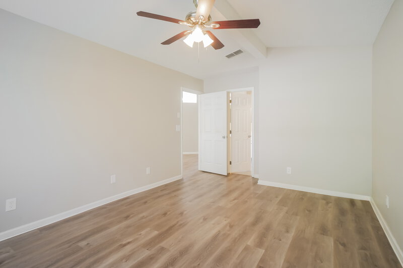 2,240/Mo, 7725 Fawn Lake Dr S Jacksonville, FL 32256 Main Bedroom View