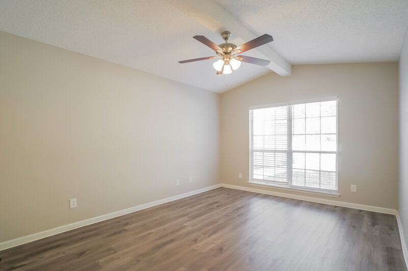 2,240/Mo, 7725 Fawn Lake Dr S Jacksonville, FL 32256 Main Bedroom View 2