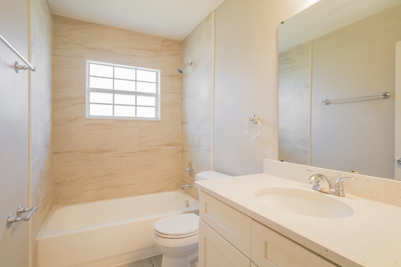 2,240/Mo, 7725 Fawn Lake Dr S Jacksonville, FL 32256 Bathroom View