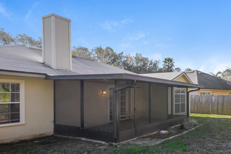 2,240/Mo, 7725 Fawn Lake Dr S Jacksonville, FL 32256 Rear View