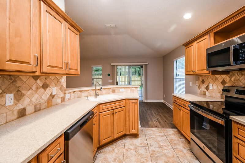2,345/Mo, 4655 Brandy Oak Ct Jacksonville, FL 32257 Kitchen View 2