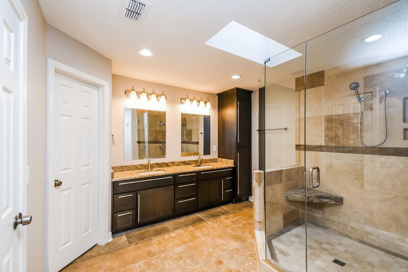 2,345/Mo, 4655 Brandy Oak Ct Jacksonville, FL 32257 Main Bathroom View