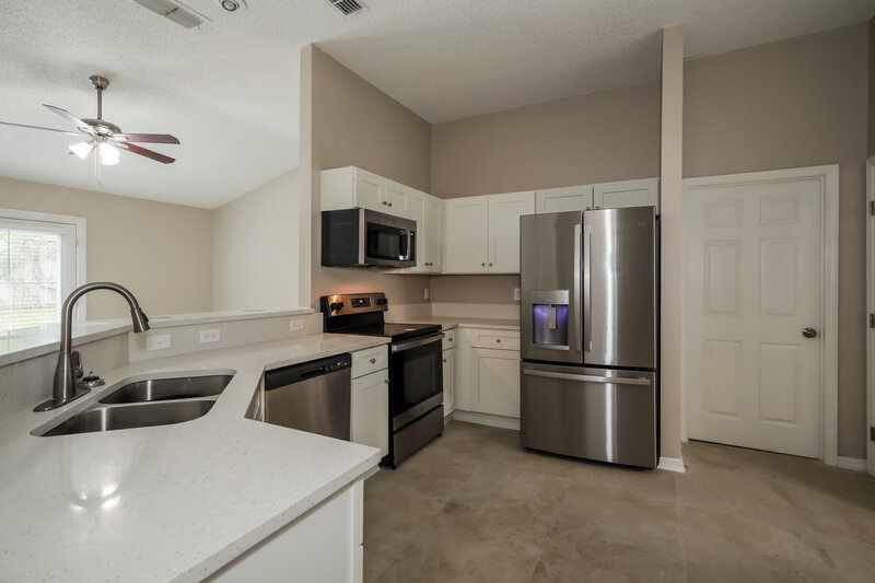 1,840/Mo, 3045 Hickory Glen Dr Orange Park, FL 32065 Kitchen View
