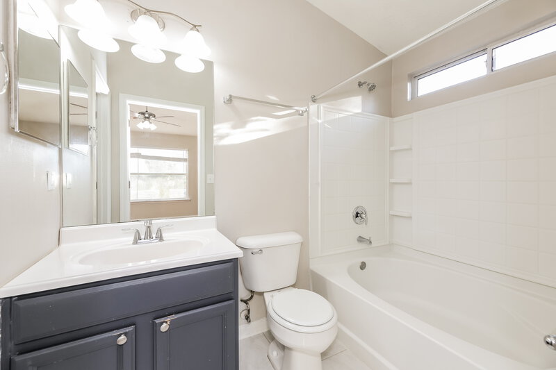 1,910/Mo, 12412 Pecan Hickory Ct Jacksonville, FL 32226 Main Bathroom View
