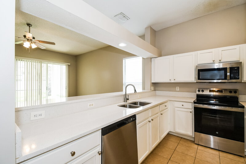 2,060/Mo, 3949 Leatherwood Dr Orange Park, FL 32065 Kitchen View 2