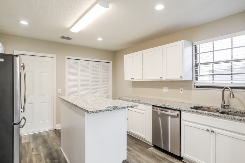 1,790/Mo, 8050 Copperfield Cir S Jacksonville, FL 32244 Kitchen View
