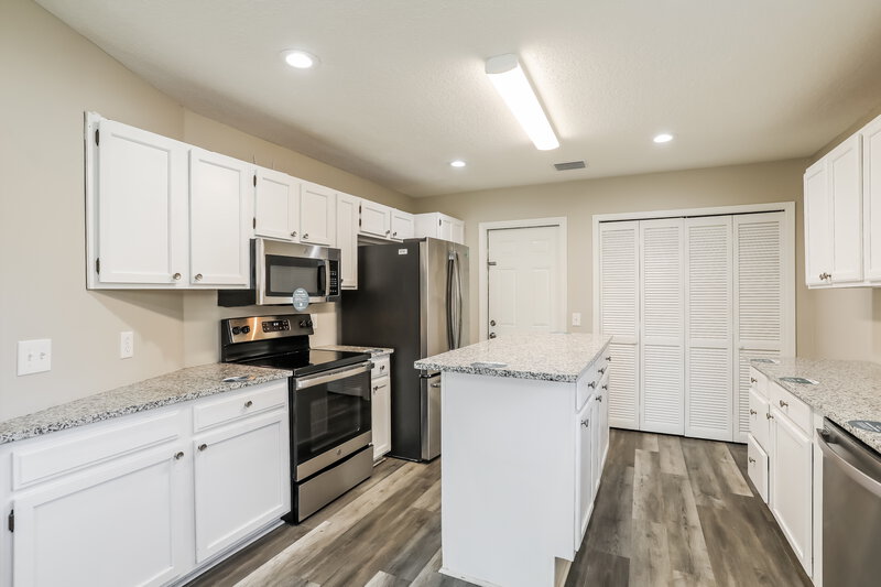 1,790/Mo, 8050 Copperfield Cir S Jacksonville, FL 32244 Kitchen View 2