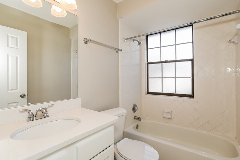 1,790/Mo, 8050 Copperfield Cir S Jacksonville, FL 32244 Bathroom View