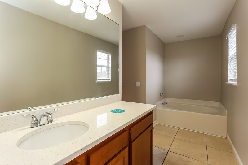 2,520/Mo, 7336 Overland Park Blvd Jacksonville, FL 32244 Main Bathroom View