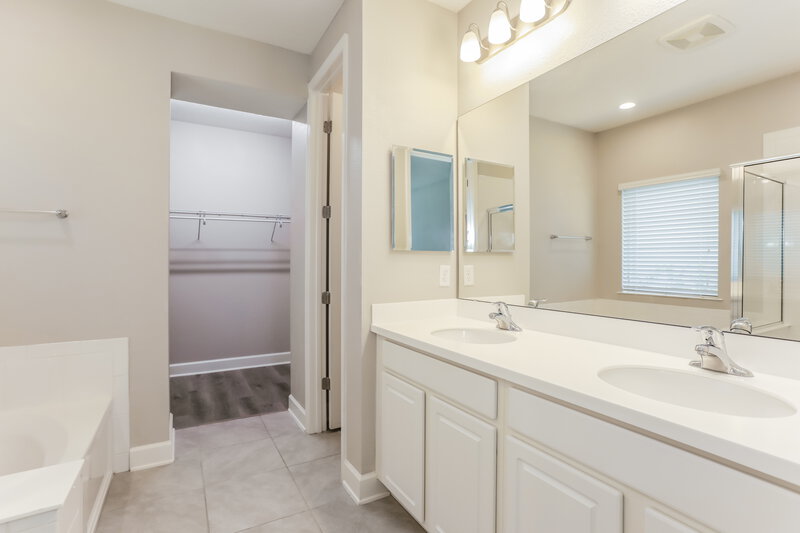 2,125/Mo, 210 Ashbury St Saint Augustine, FL 32092 Main Bathroom View