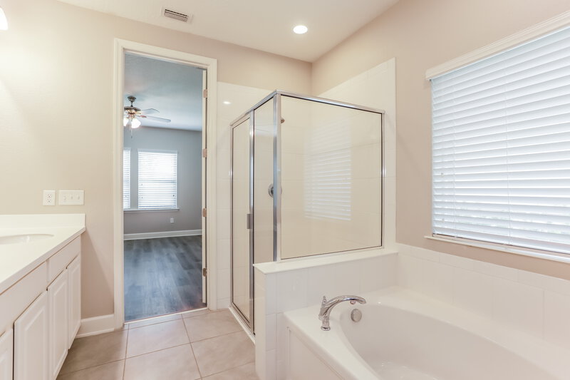 2,125/Mo, 210 Ashbury St Saint Augustine, FL 32092 Main Bathroom View 2