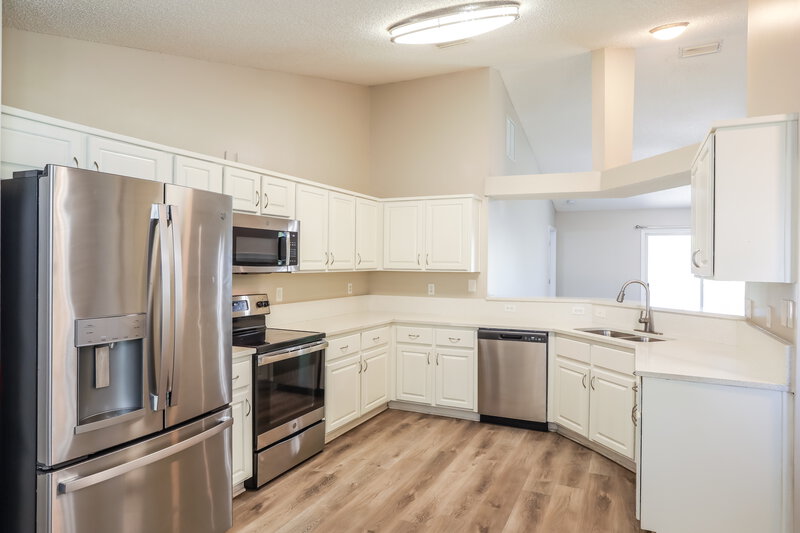 1,995/Mo, 2708 Salina Ct Green Cove Springs, FL 32043 Kitchen View