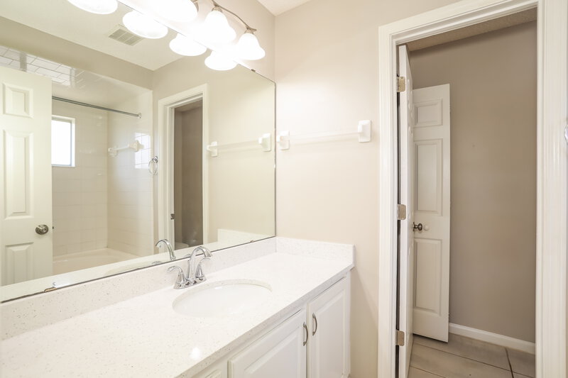 1,995/Mo, 2708 Salina Ct Green Cove Springs, FL 32043 Main Bathroom View
