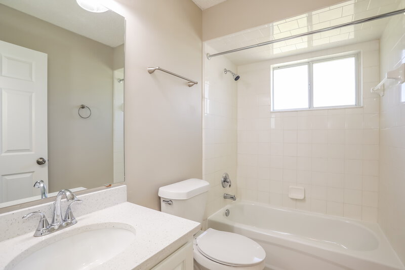 1,995/Mo, 2708 Salina Ct Green Cove Springs, FL 32043 Bathroom View