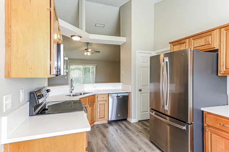 1,800/Mo, 1239 Summer Springs Drive Middleburg, FL 32068 Kitchen View 2