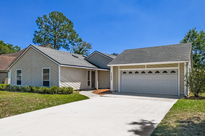2,335/Mo, 7152 Holiday Hill Ct Jacksonville, FL 32216 Front View