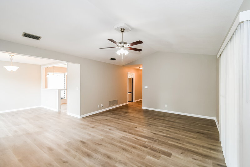 2,290/Mo, 7152 Holiday Hill Ct Jacksonville, FL 32216 Living Room View