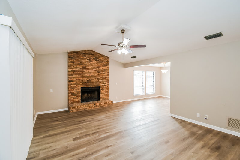 2,290/Mo, 7152 Holiday Hill Ct Jacksonville, FL 32216 Living Room View 2