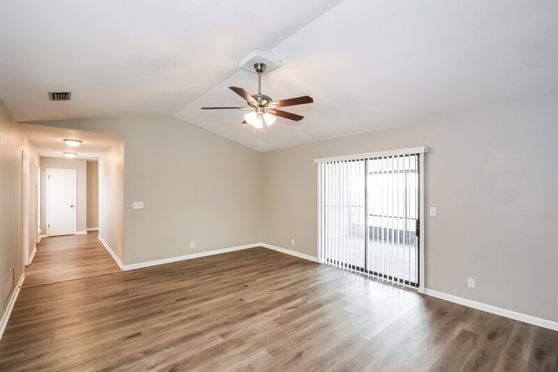 2,335/Mo, 7152 Holiday Hill Ct Jacksonville, FL 32216 Living Room View