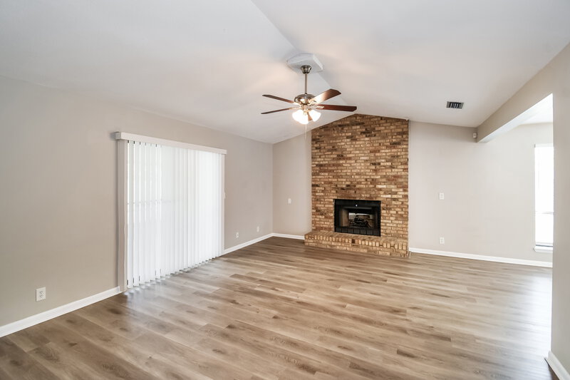 2,335/Mo, 7152 Holiday Hill Ct Jacksonville, FL 32216 Living Room View 2