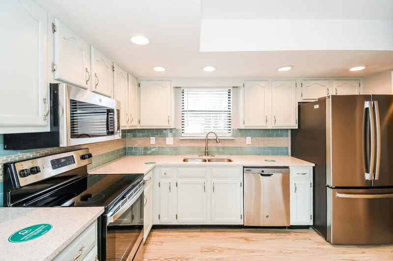 2,290/Mo, 7152 Holiday Hill Ct Jacksonville, FL 32216 Kitchen View 2