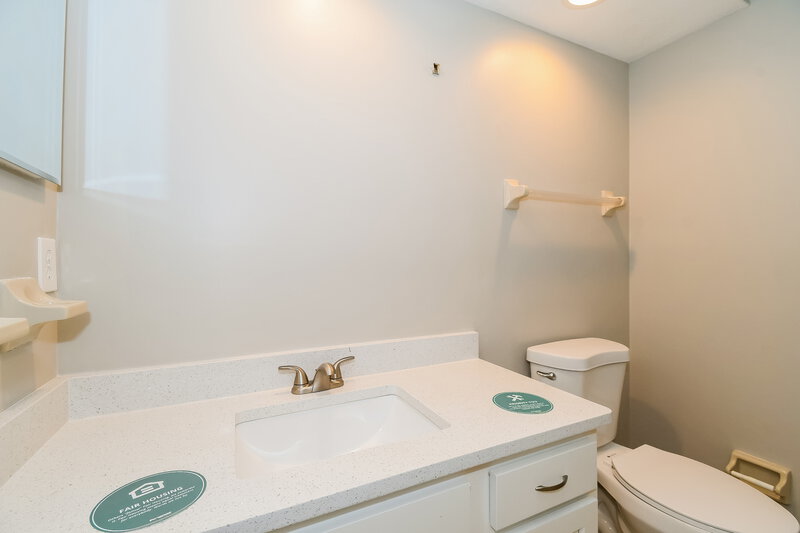 2,290/Mo, 7152 Holiday Hill Ct Jacksonville, FL 32216 Main Bathroom View