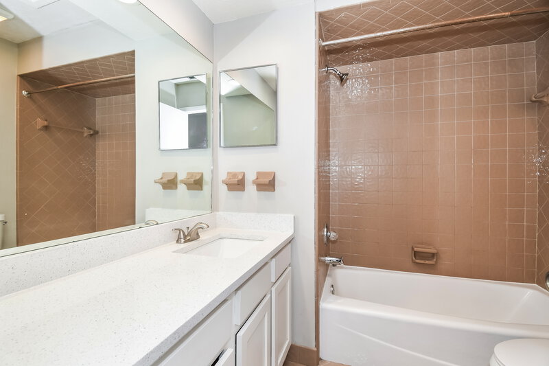 2,335/Mo, 7152 Holiday Hill Ct Jacksonville, FL 32216 Bathroom View