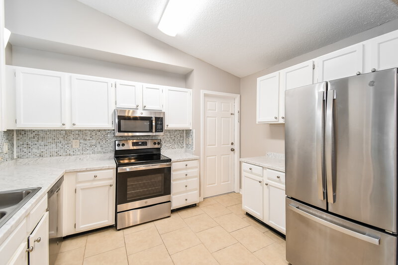 1,730/Mo, 9597 Villiers Dr N Jacksonville, FL 32221 Kitchen View